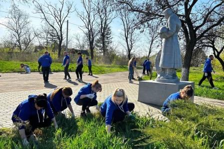 Более 3,5 тысяч активистов «Единой России»  провели субботники по благоустройству мемориальных памятников