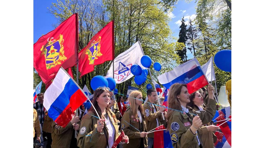 Участие в шествии под лозунгом «Май! Труд крут!» в Москве приняли брянские студенты