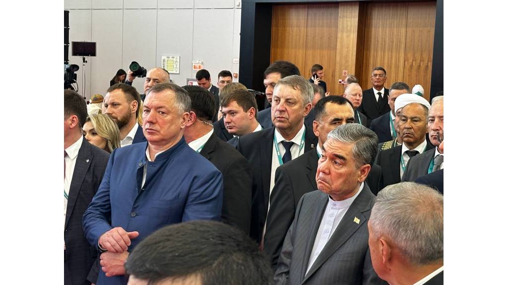 Участие в международном экономическом форуме принял Александр Богомаз