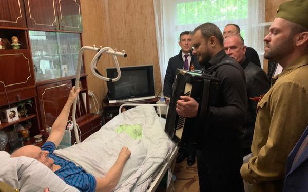 Акция «Музыкальная открытка для ветерана» проходит в Брянске