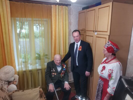 В Брянске поздравления с Днем Победы принимал ветеран Великой Отечественной войны, воевавший в артиллерии