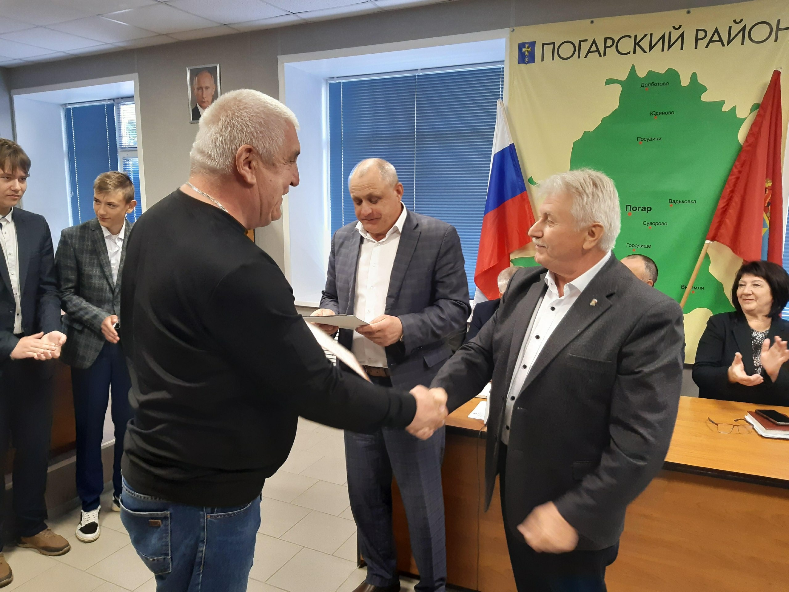 Благодарственные письма – молодым волейболистам Погарского района