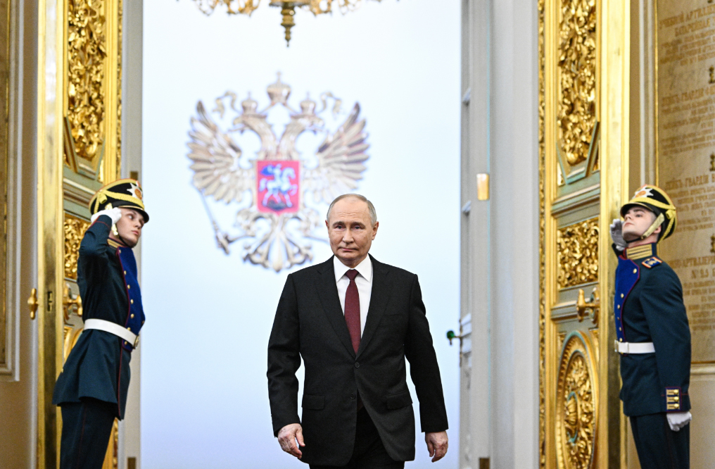 В должность президента России на шестилетний срок сегодня официально вступил Владимир Путин
