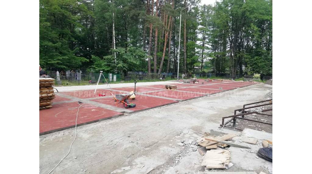 На воинском мемориале в Брянске идет реконструкция
