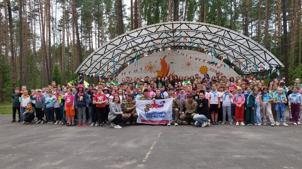 Встречу с ветеранами СВО провели в детском оздоровительном лагере «Искорка» (12+)