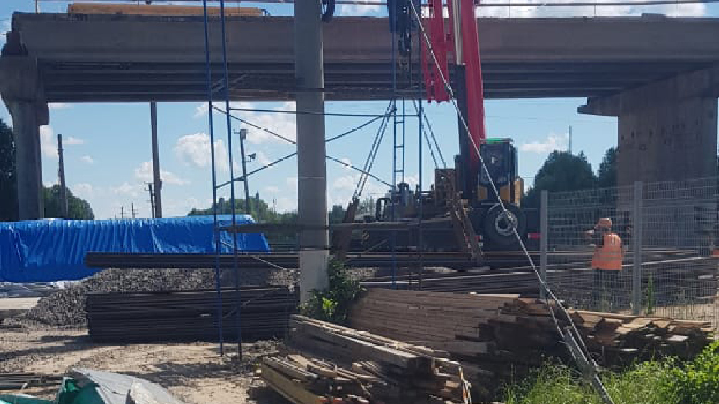 Капитальный ремонт путепровода продолжается в брянской Унече