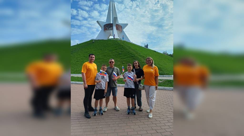 Патриотическая акция «Один флаг — одна страна!» прошла в Брянске