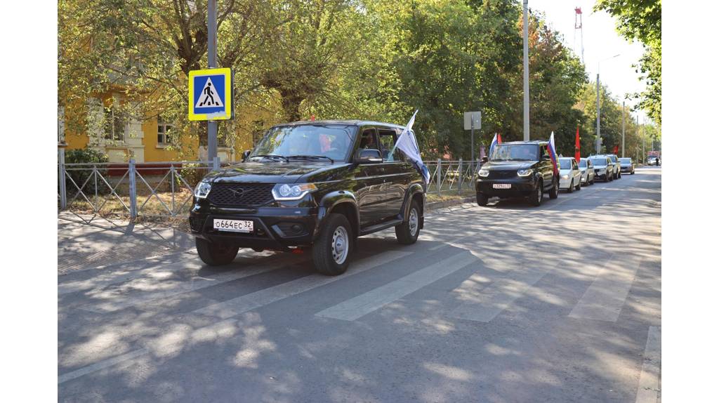 Состоялся автопробег в честь Дня города в Фокинском районе Брянска