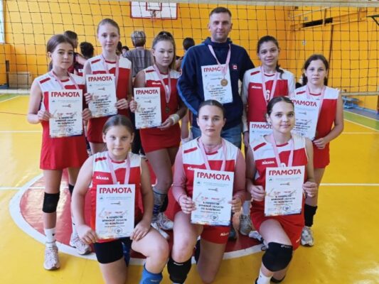 Бронзовые медали первенства Брянской области завоевали волейболистки трубчевской Белой Березки