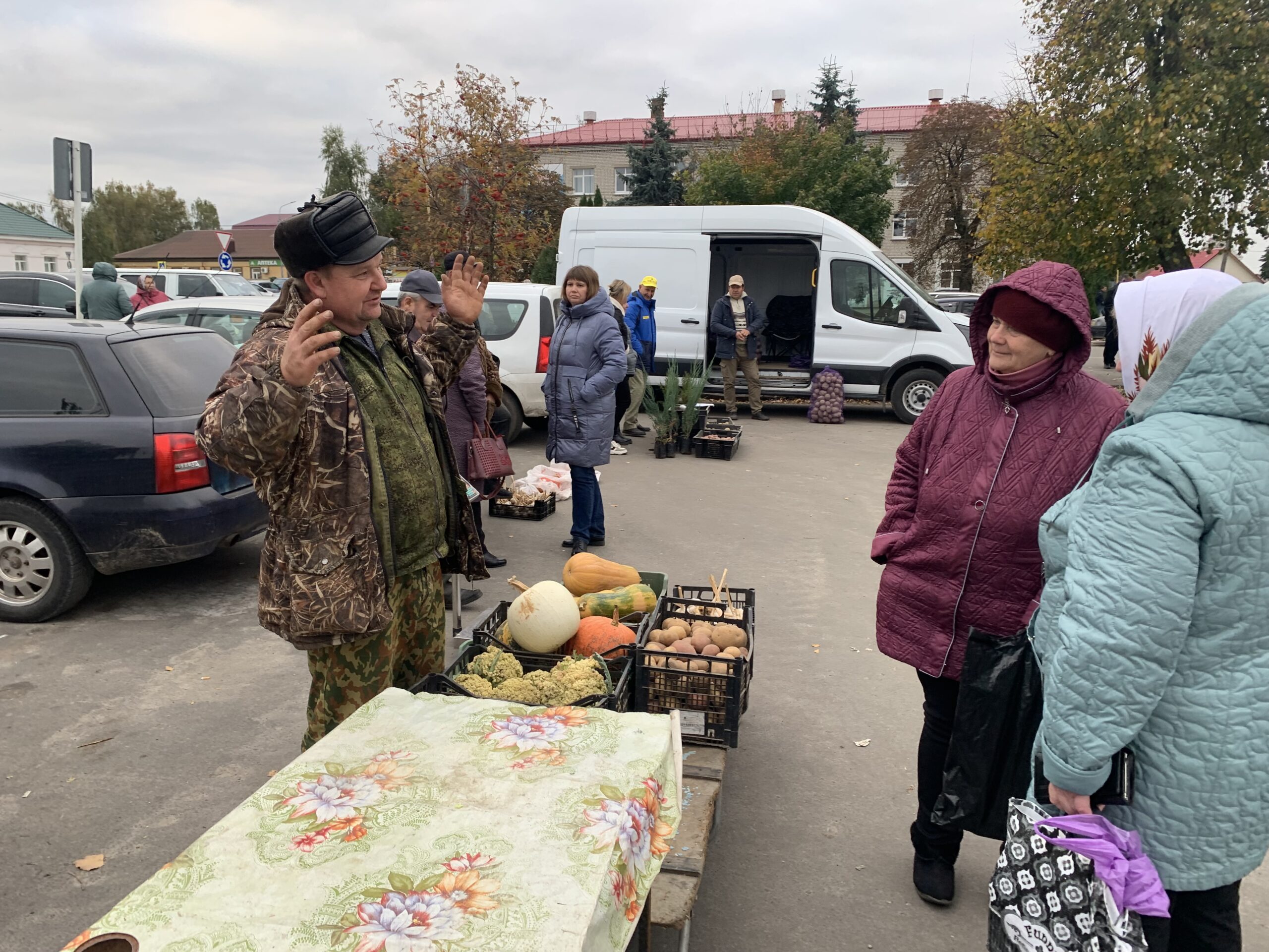 На ярмарку! На ярмарку! Спешили все в Погар