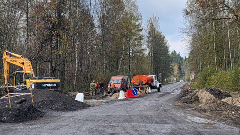 Вторую водопропускную трубу монтируют на автодороге Сельцо-Новониколаевка
