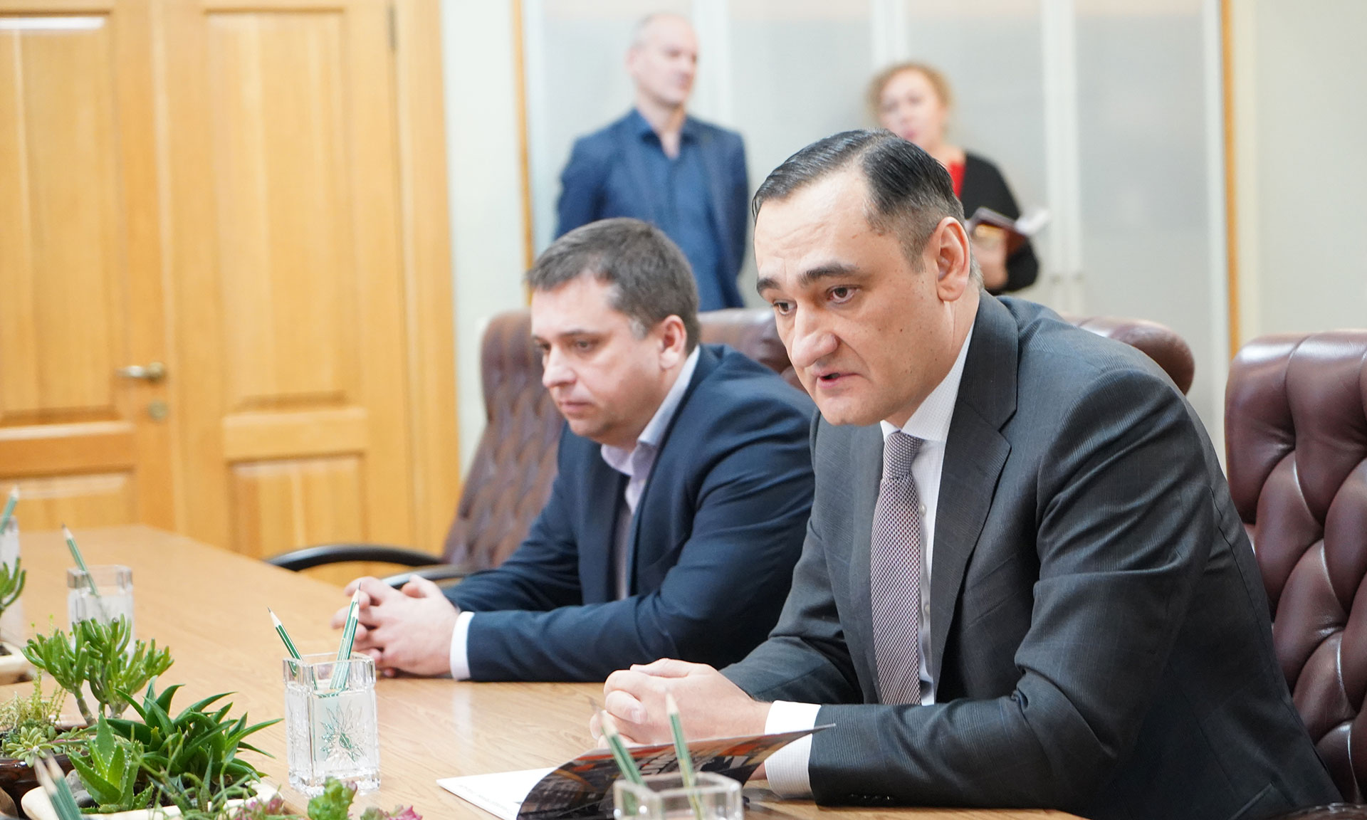 Брянский губернатор Александр Богомаз встретился с генеральным директором ООО «Строительно-дорожные машины»