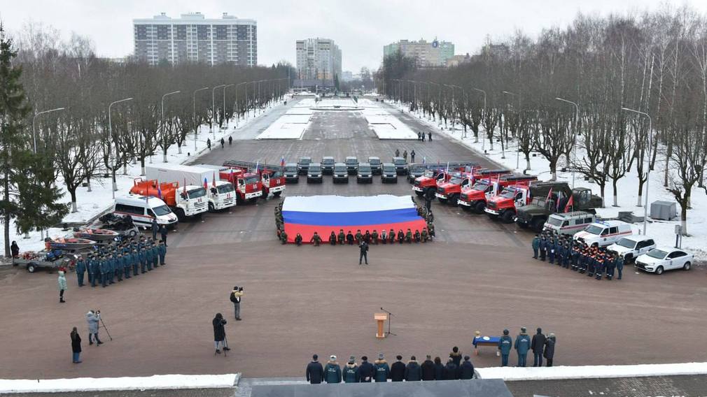 Ключи от новой спецтехники вручил губернатор подразделениям ГУ МЧС России по Брянской области