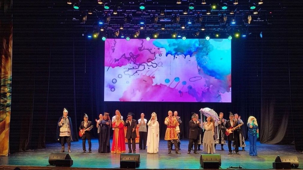 Театрализованное представление «У Лукоморья» дали артисты Брянской областной филармонии для семей героев СВО