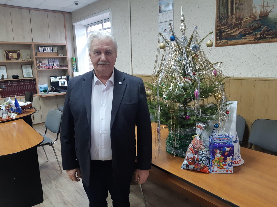 Глава администрации Погарского района поздравил всех с Новым годом!