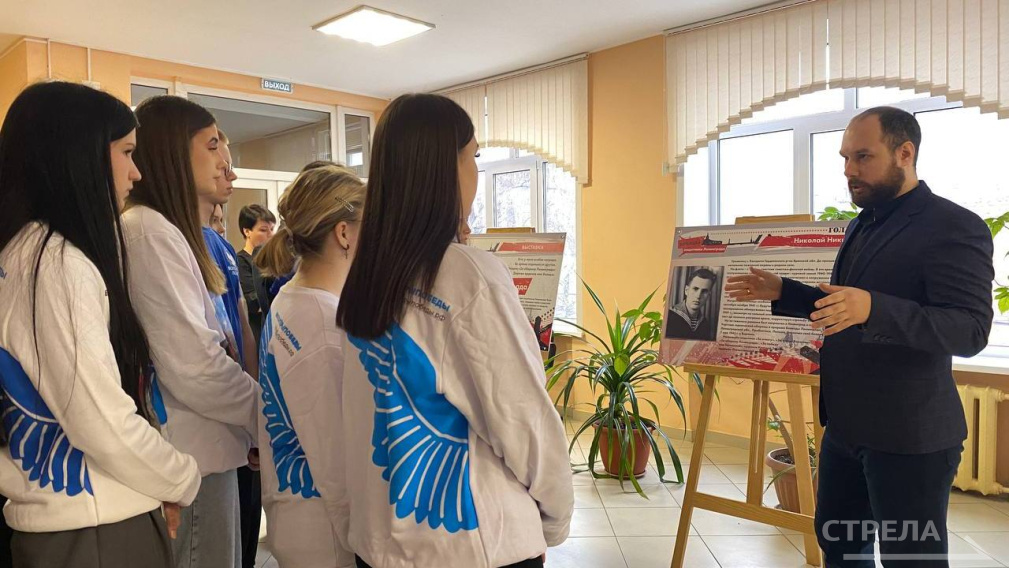 В Брянском техникуме питания  открылась выставка «Брянцы-защитники Ленинграда»