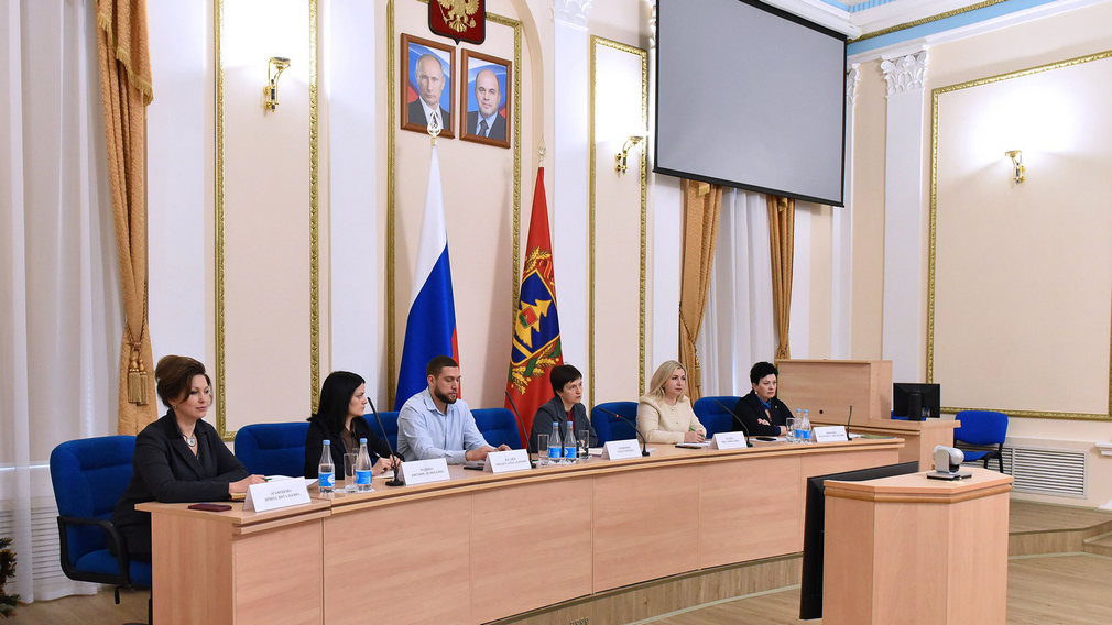 Профилактику социального сиротства обсуждали в Брянске
