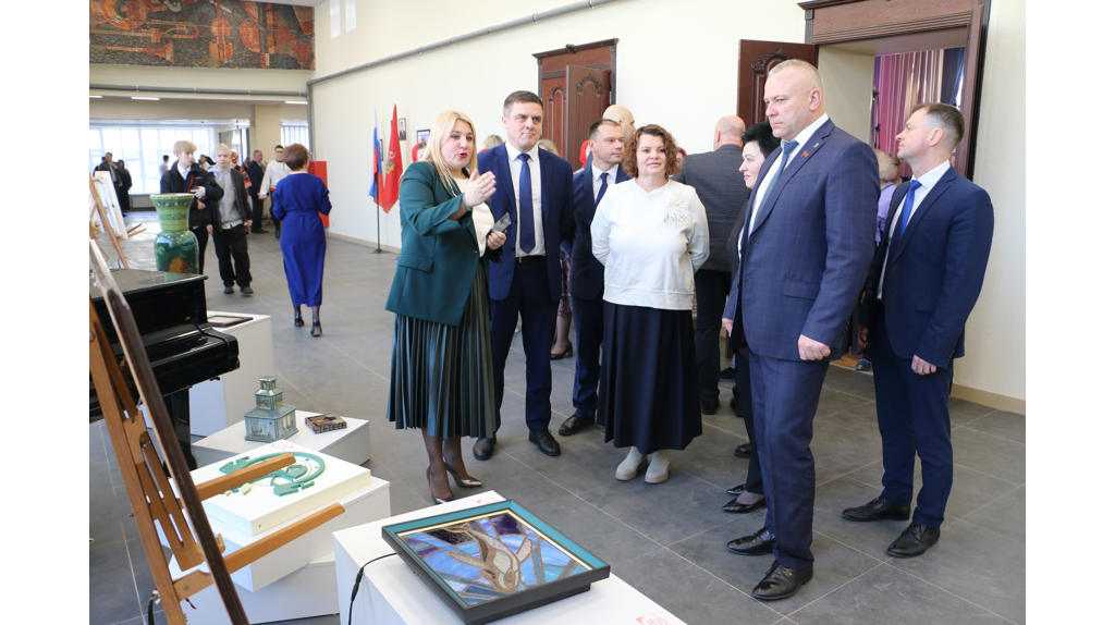 Обновленное отделение колледжа искусств открыли в Брянске