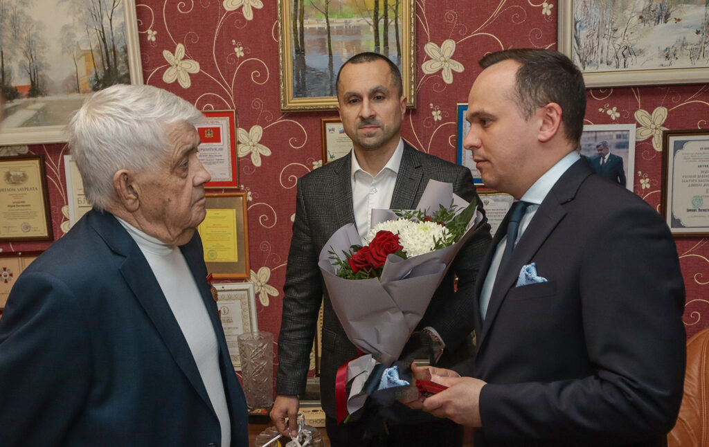 Медаль «80 лет Победы» вручили в Брянске Юрию Лодкину