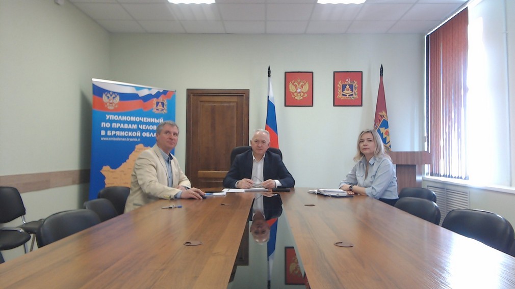 Прием жителей Клинцовского района провел брянский омбудсмен