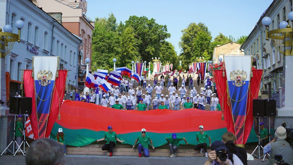 У народов России и Беларуси общая история и общая задача, отметил губернатор Александр Богомаз