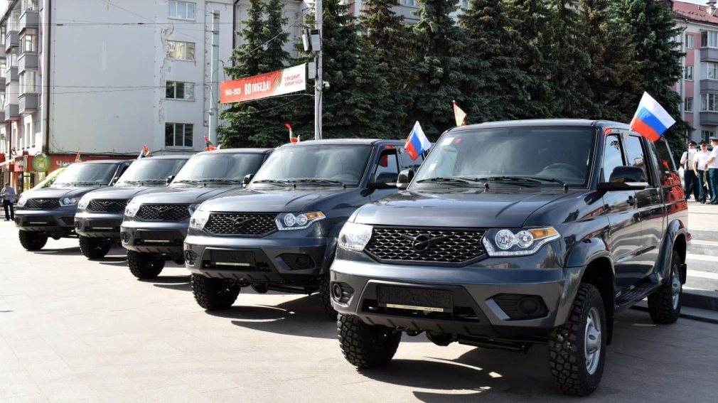 Губернатор Александр Богомаз вручил ключи от десяти автомобилей брянским пограничникам