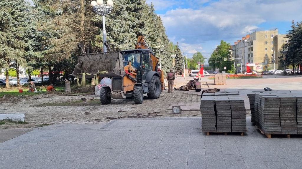 К благоустройству площади Октябрьской революции приступили в Брянске