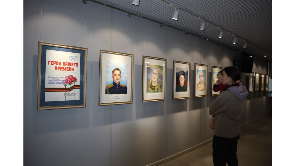 Выставка портретов участников СВО открылась в Брянске в ДШИ №1