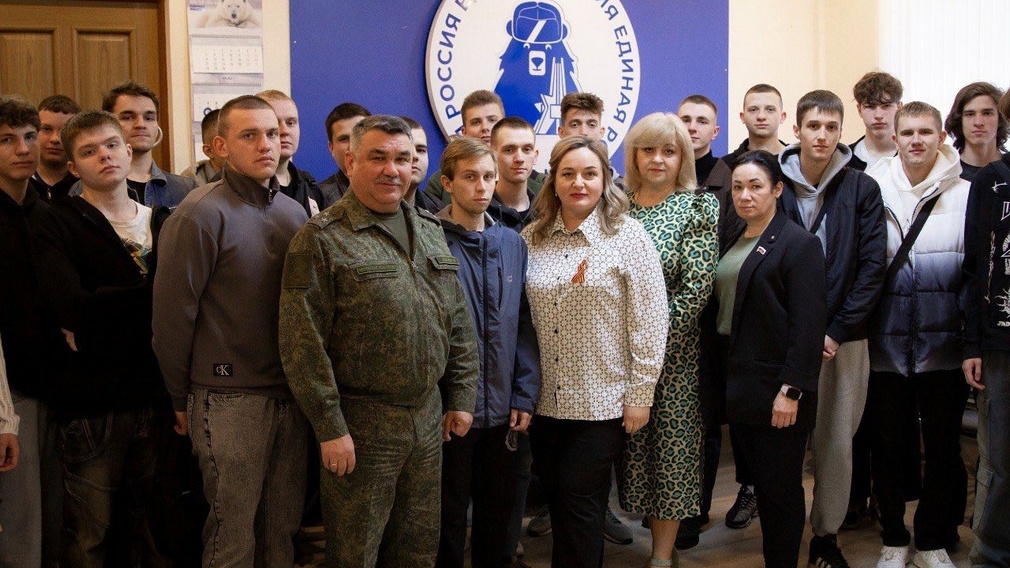 Встречу со студентами провел военный комиссар Брянской области Ильфат Абзалов