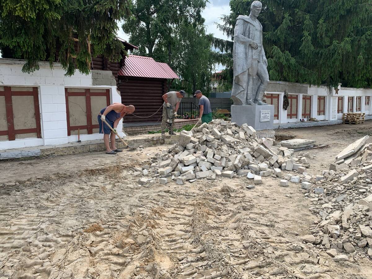 К капитальному ремонту Стены Памяти приступили в Стародубе
