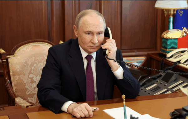 Путин поговорил по телефону с Белозеровым и Богомазом в связи с ЧП под Брянском