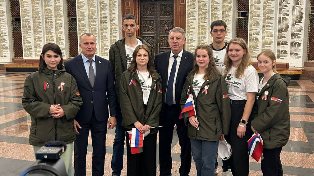 Участие в диалоге «Будущее без границ» приняли участники брянской делегации (12+)