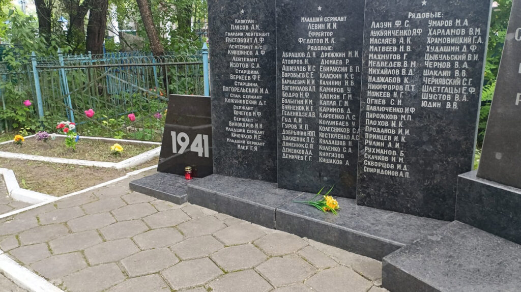 На кладбище по улице Чехова в Брянске благоустроят братскую могилу советских воинов