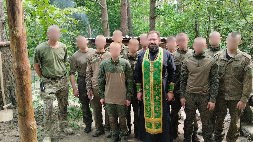 Священник и волонтеры Погарского района посетили боевые позиции воинов СВО