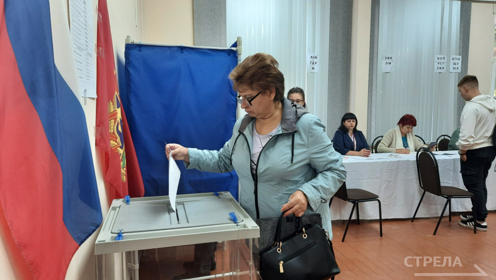 Избиратели спешат на участки в Брянске с самого утра