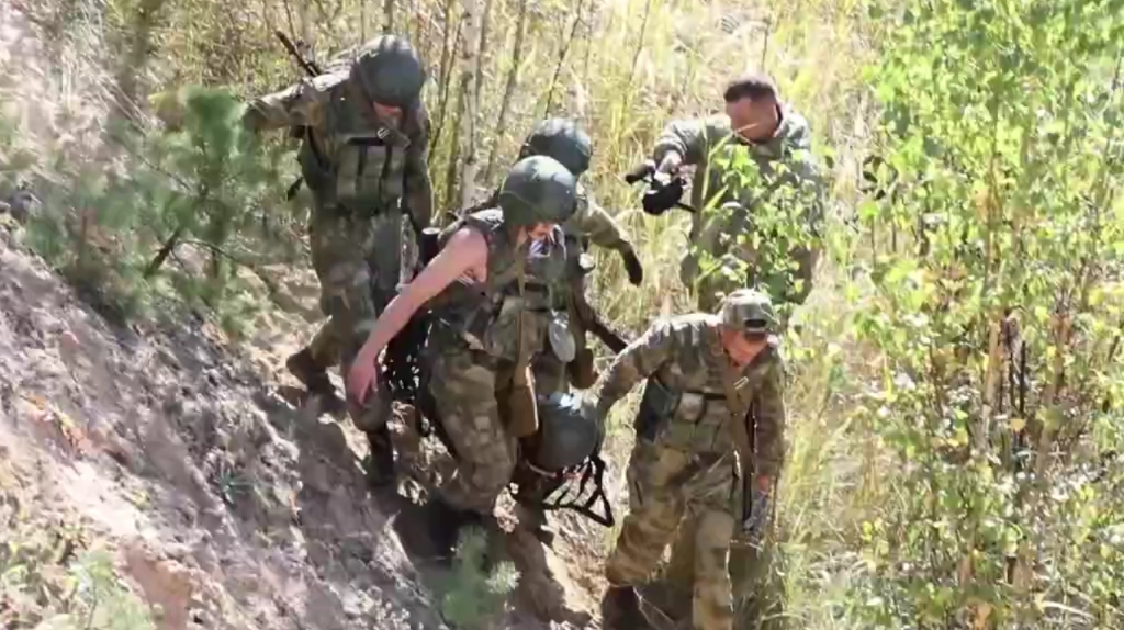 Навыки на «Тропе героев» на Брянщине продемонстрировали юные патриоты