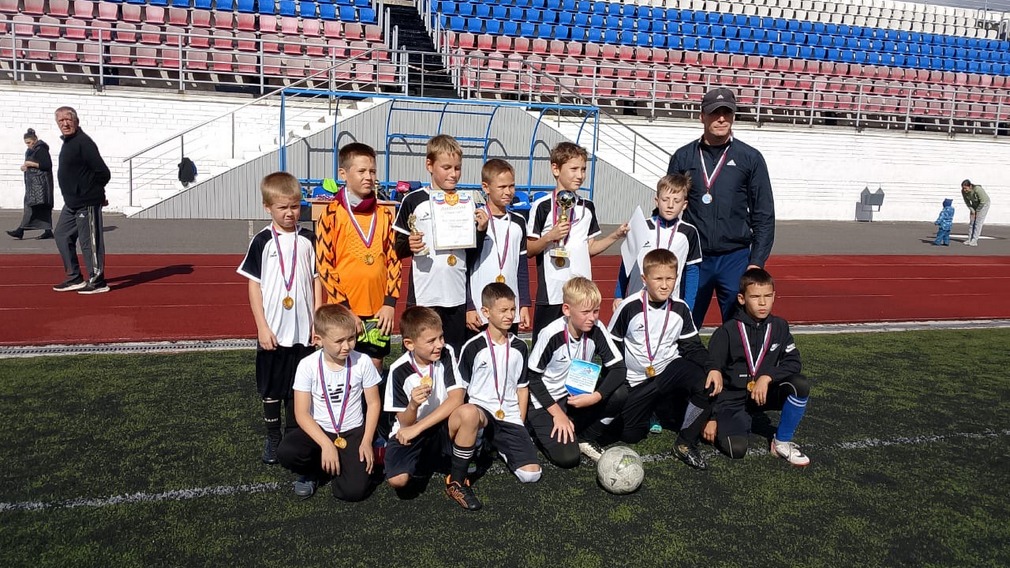 Юные футболисты из Погара стали победителями межрайонного турнира