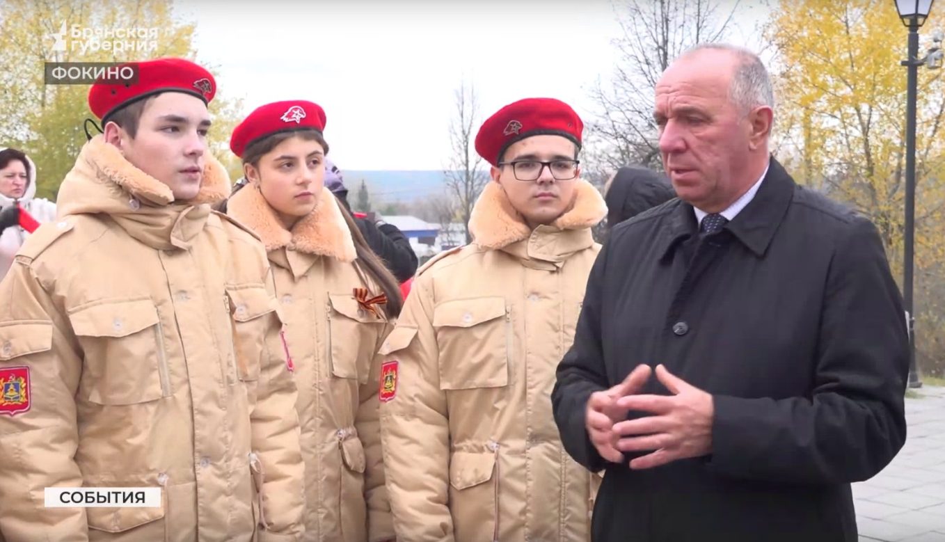 Автомобиль высокой проходимости отправили в зону СВО жители Фокина