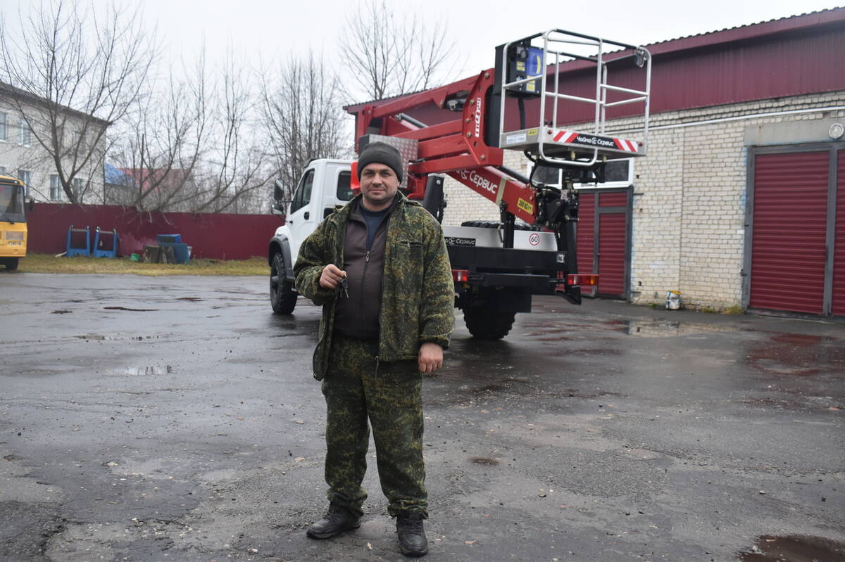 В  Клетнянском районе коммунальному предприятию передали современный автогидроподъёмник