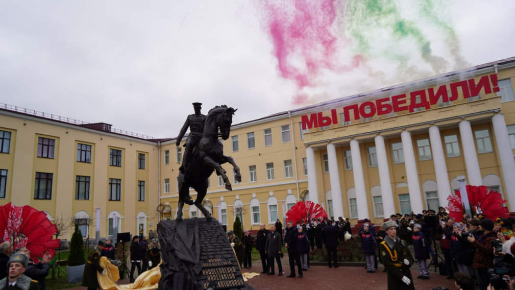 Участие в открытии памятника Константину Рокоссовскому в Гомеле принял брянский губернатор