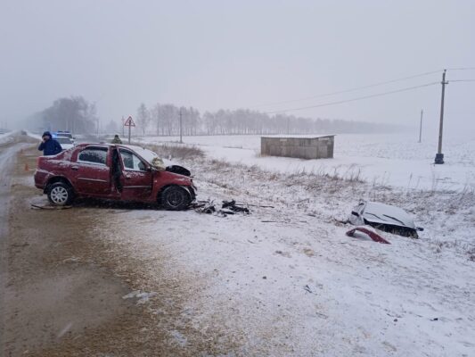 В Погарском районе столкнулись легковушки, пострадал пассажир