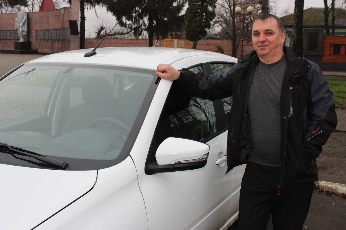 «Лучшему брянскому комбайнёру года» вручили автомобиль