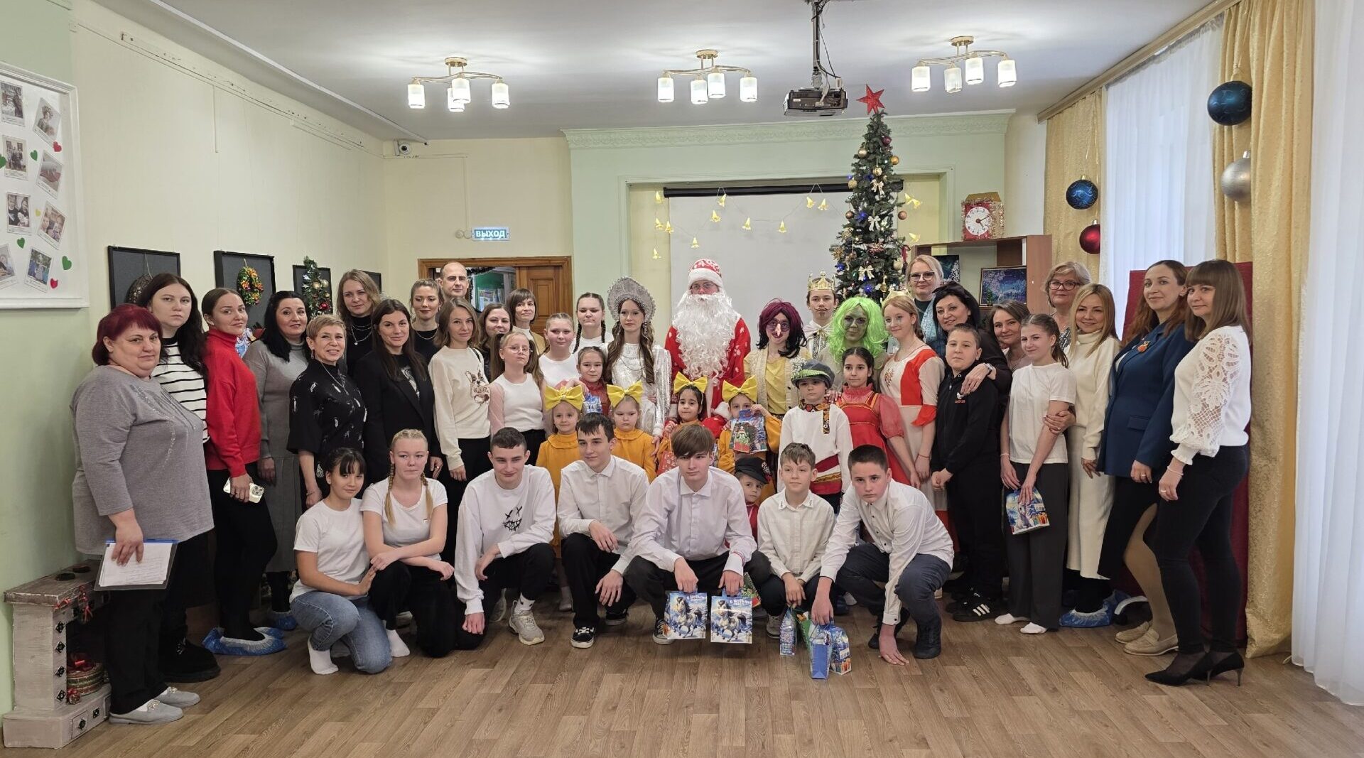 «Новогодняя сказка» прошла в социально-реабилитационном центре для несовершеннолетних в Брянске