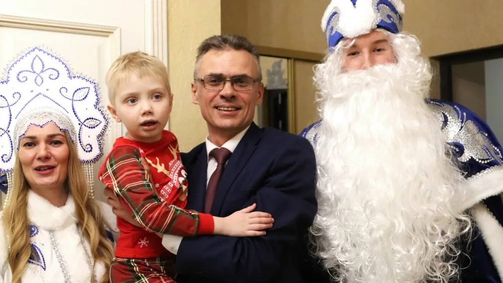 Брянский мэр Александр Макаров исполнил новогодние мечты детей