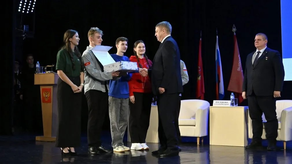 Александр Богомаз отметил успехи брянских активистов