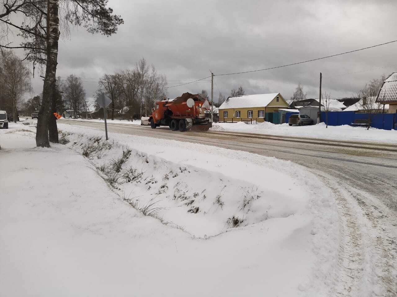 Ликвидация последствий снегопада продолжается на Брянщине