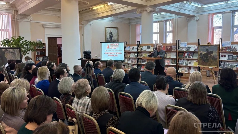 В Брянске презентовали выставку «Подвигу жить в веках» (12+)