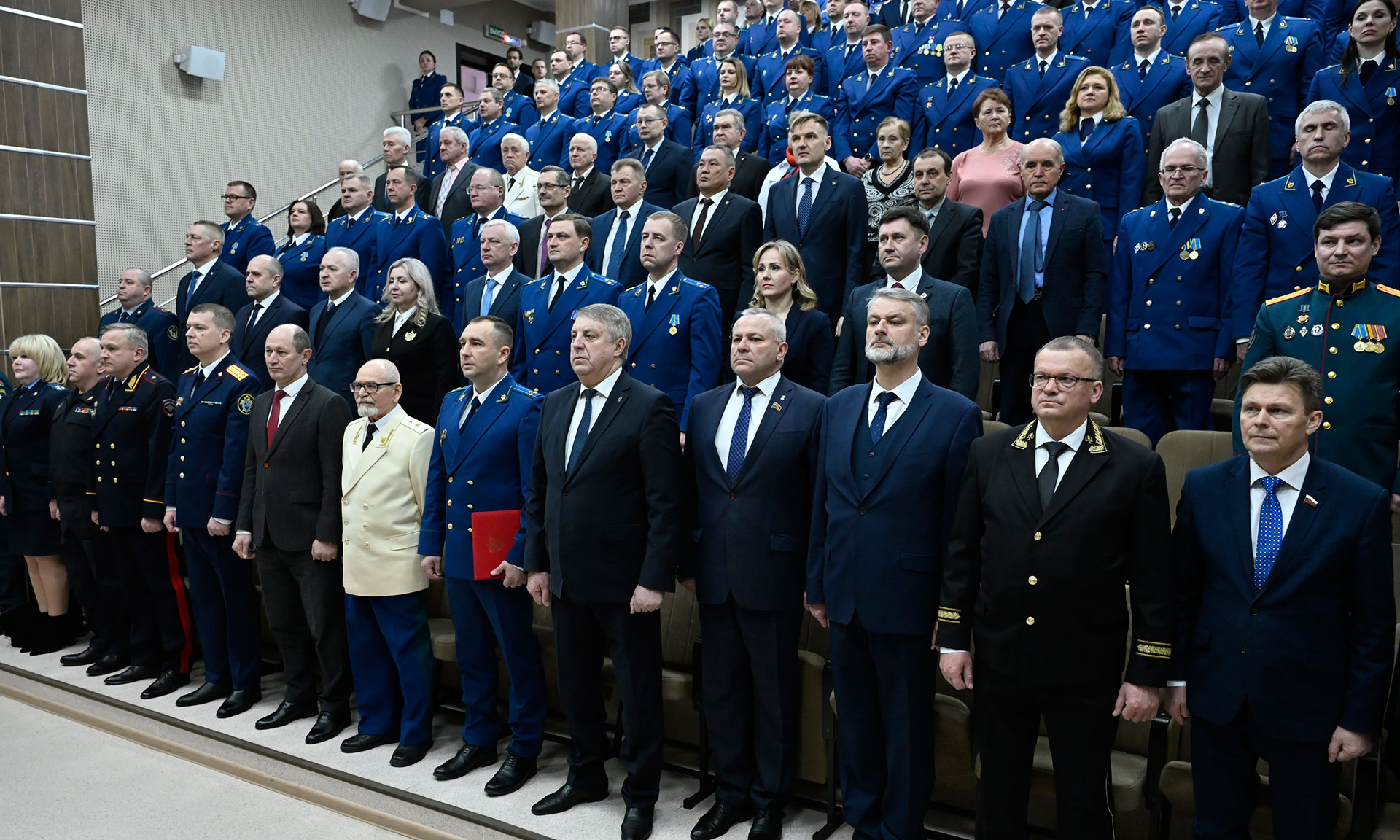 С профессиональным праздником брянских сотрудников и ветеранов прокуратуры поздравил Губернатор