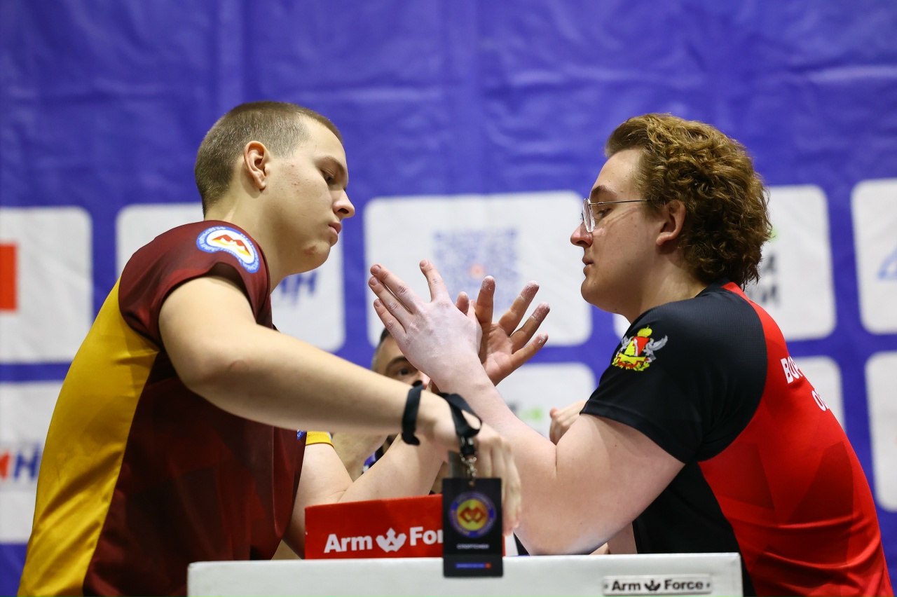 Брянские спортсмены приняли участие в чемпионате и первенстве ЦФО по армрестлингу