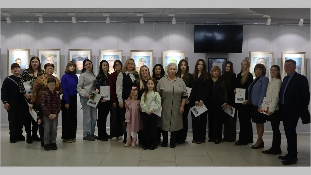 В Брянске презентовали выставочный проект и буклет «Герои нашего времени» (6+)